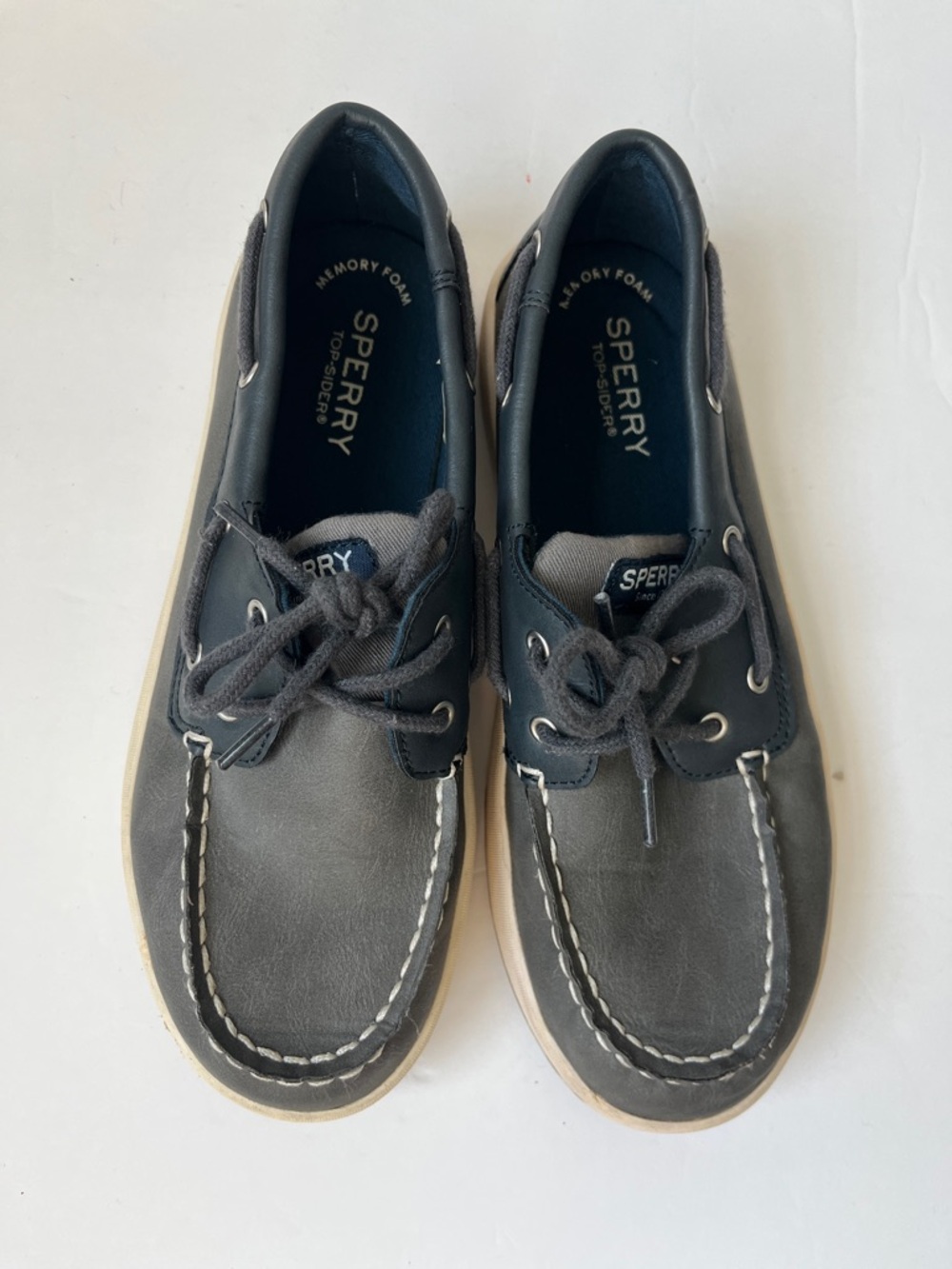 Boy’s Size 4 Sperry Two-Tone Leather Deck Shoes in Navy and Gray